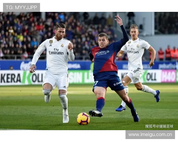 努诺正式接手西汉姆联开始带队训练备战对阵埃弗顿比赛